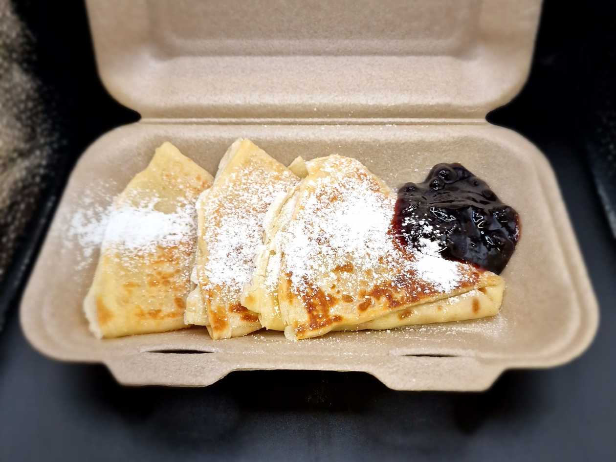 Pancakes with jam (3 pieces).