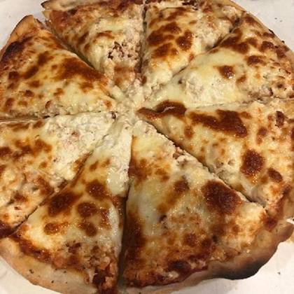 Nº 9 PIZZA PARMESÃO MOLHO DE TOMATE + QUEIJO MOZZARELA + FRANGO + NATAS  + OREGÃOS .