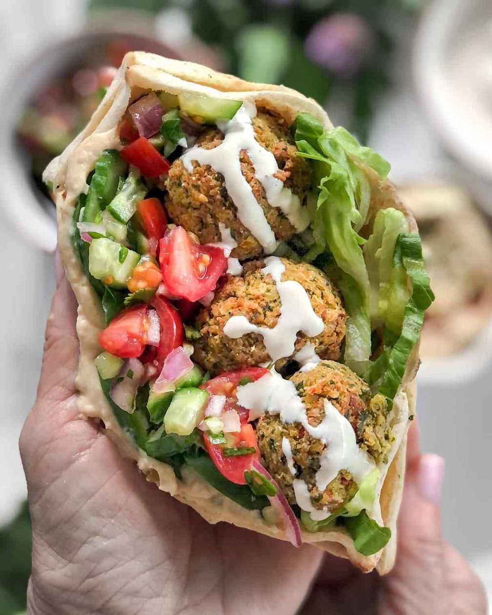 Pita maizē ar falafelu
