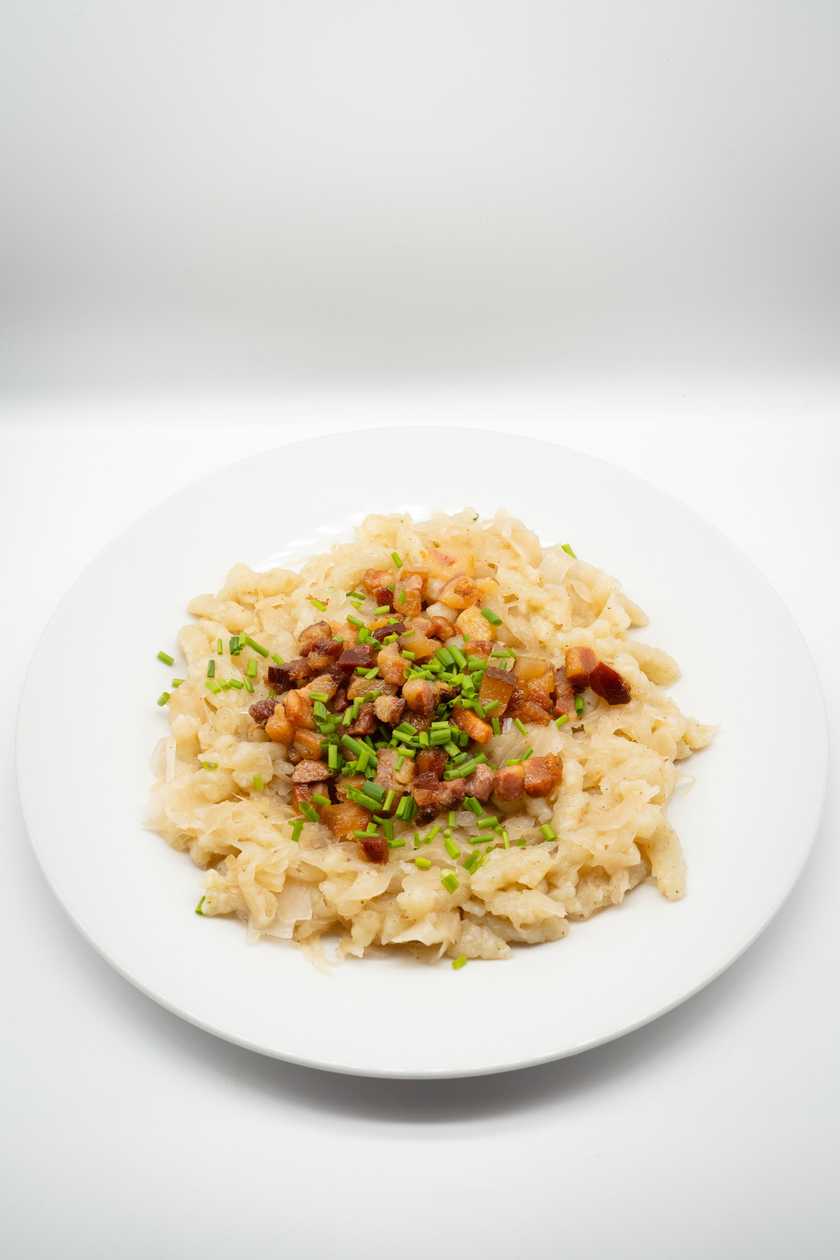 Strapačky with sauerkraut with baked smoked bacon and chives