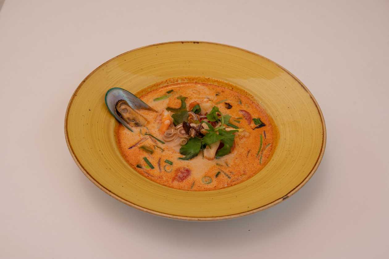 Tom Yum Po-Taek