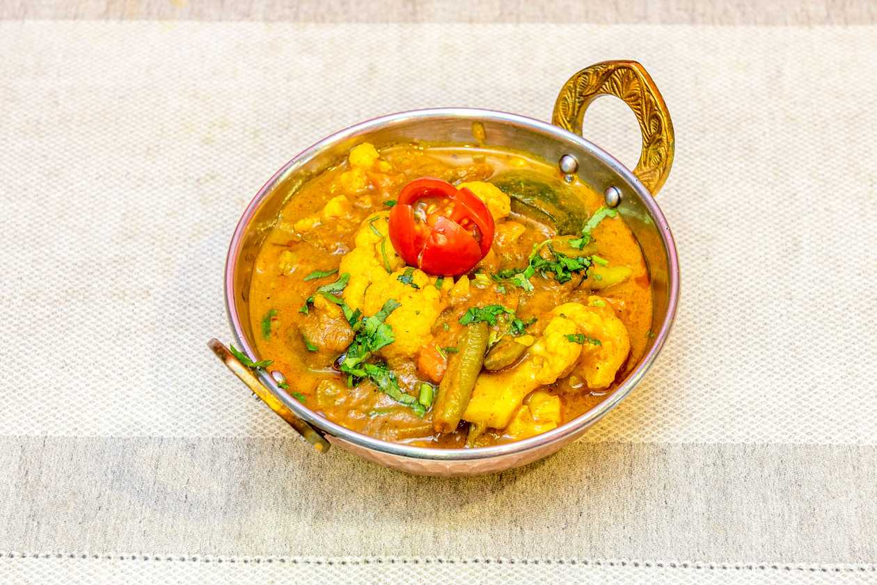 Hovězí na žlutém kari s rýží ( Com Bo Curry Vang )