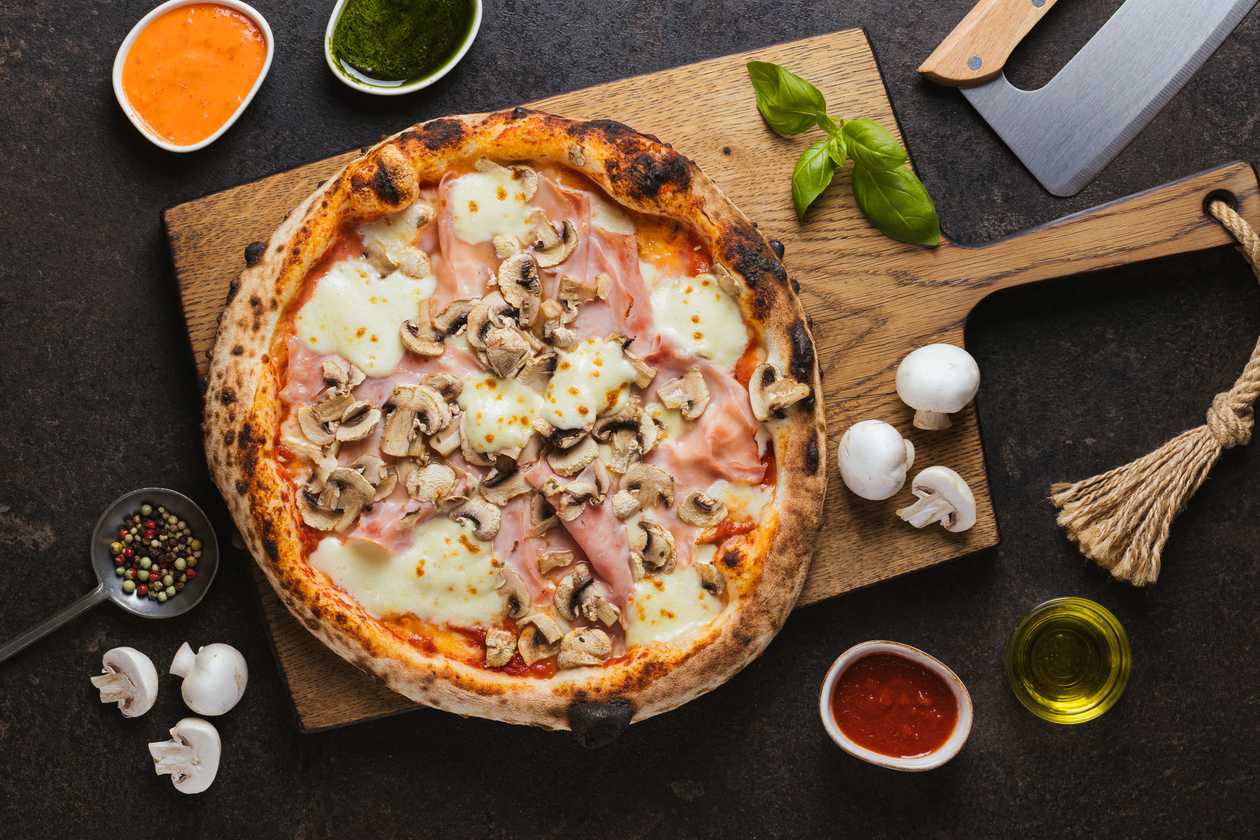 Prosciutto e Funghi Pizza