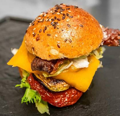 Italiano vero burger with fries and chili mayo sauce