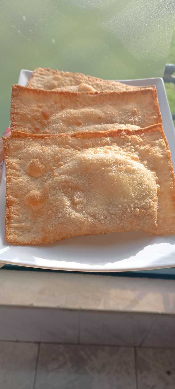 Pastel Frango com Cheddar