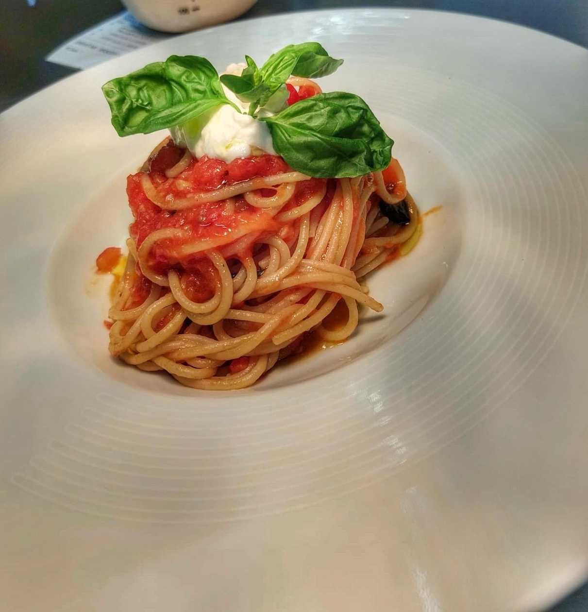 Linguine with Three Types of Tomatoes