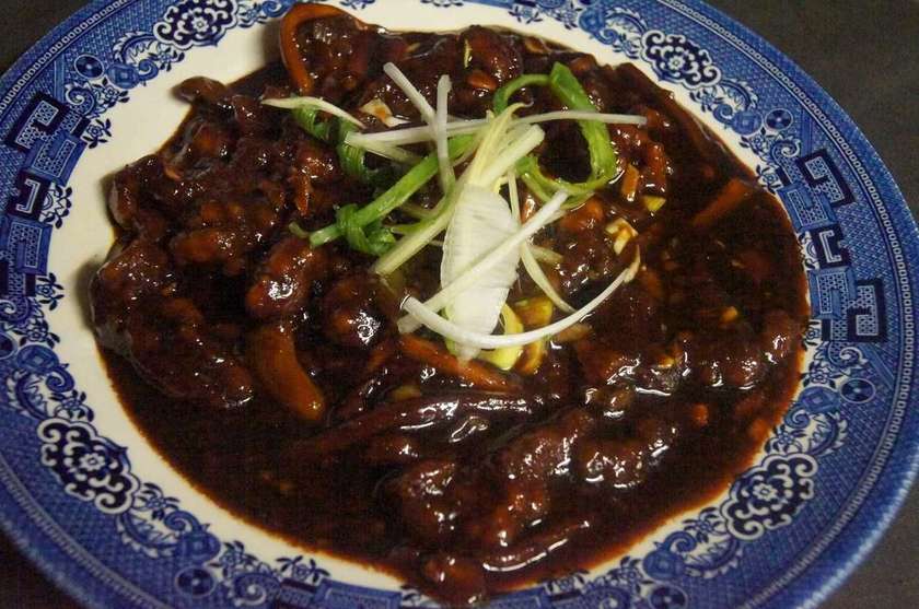 Pork with mushroom and bamboo shoots (cooked with mushroom, bamboo, onion in soya sauce)