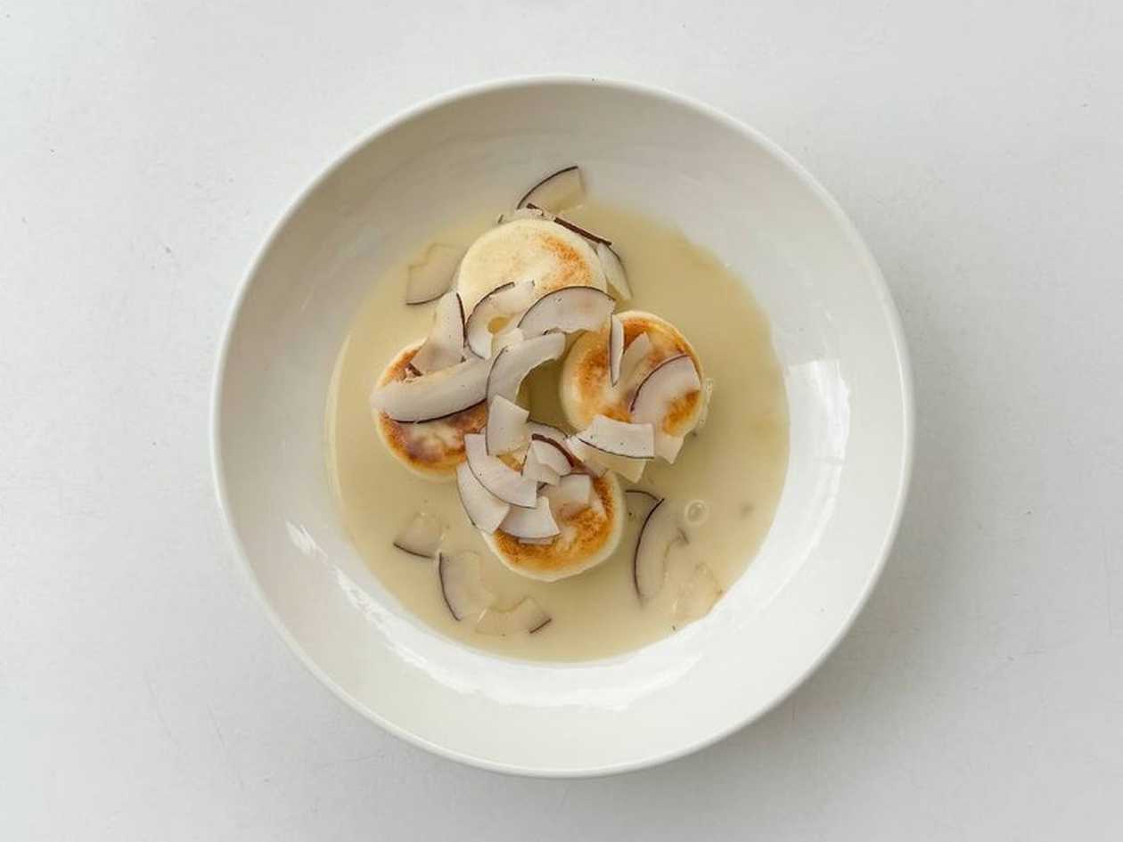 Сирники з кокосовим соусом