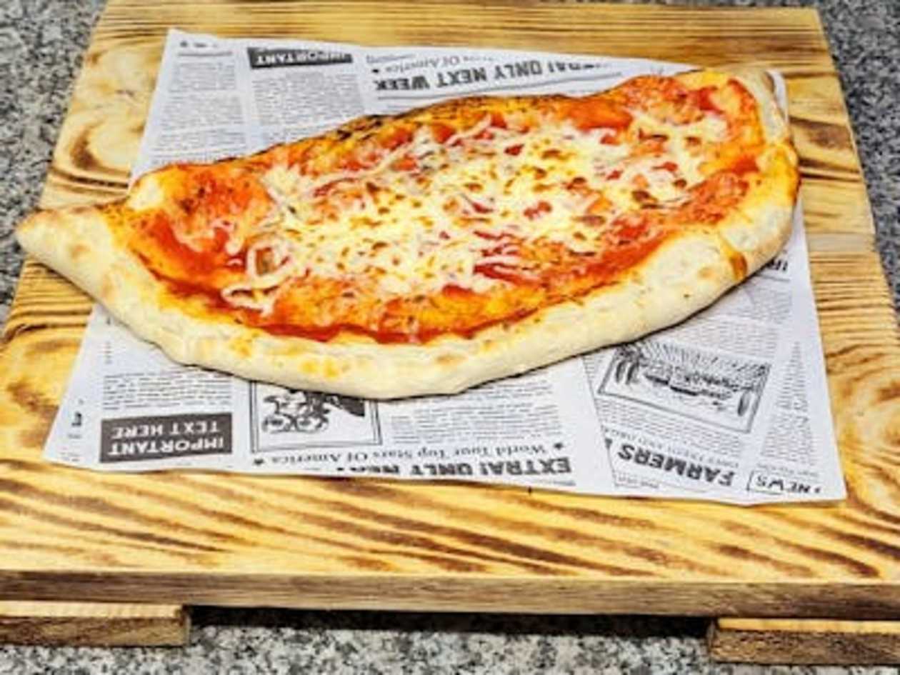 Pizza Calzzone Napoletano