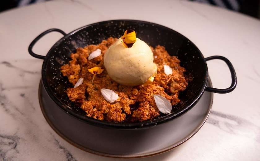 Crumble de Maça e Cereja