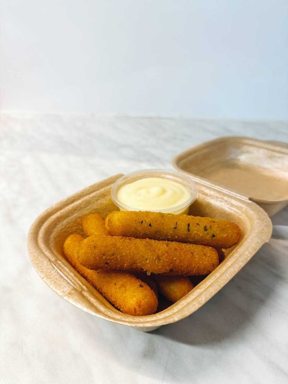 Mozzarella cheese sticks 6 pcs