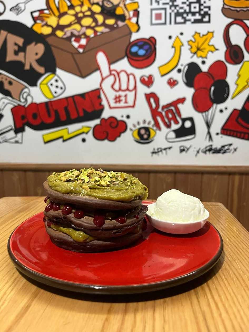 Панкейки №11 З малиною та фісташкою