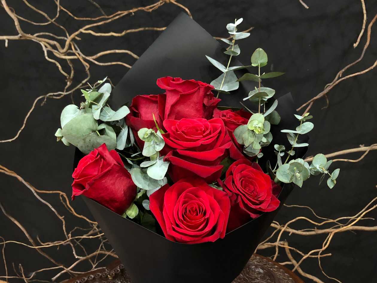 Buchet Con cu 7 Trandafiri
