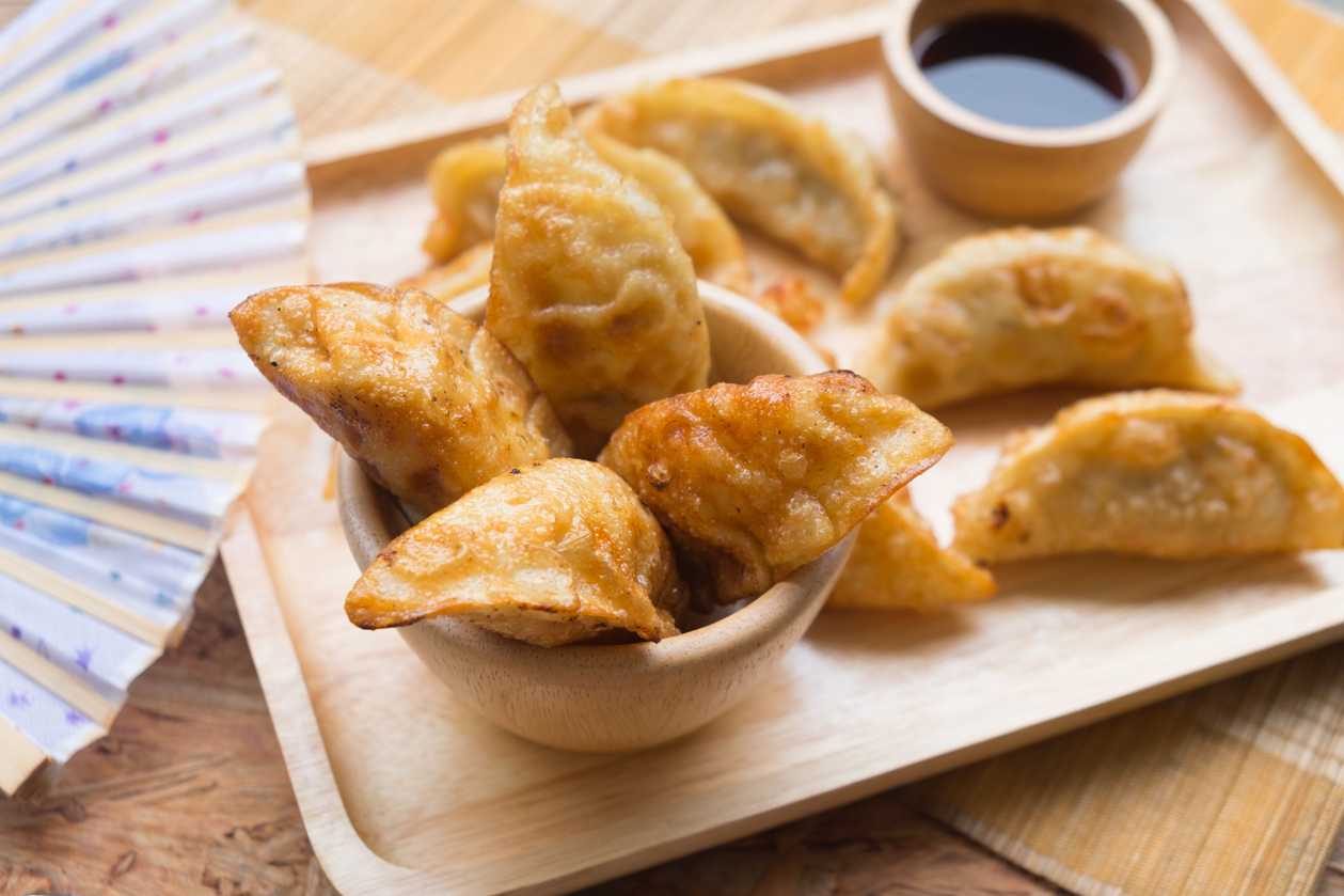 Kraukšķīgie pelmeņi gyoza ar vistu