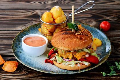 New Buffalo Burger with Potatoes and Sauce