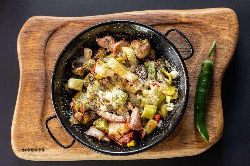 Pan with Pork Tenderloin, Mushrooms and Pumpkin