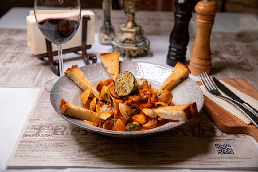 Clams with Mediterranean Sauce
