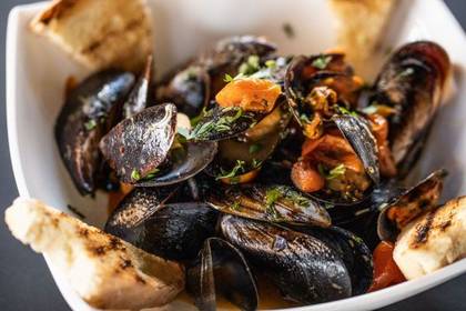 Sautéed Mussels with Mediterranean Sauce