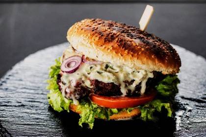 Gorgonzola Burger with Potatoes and Sauce