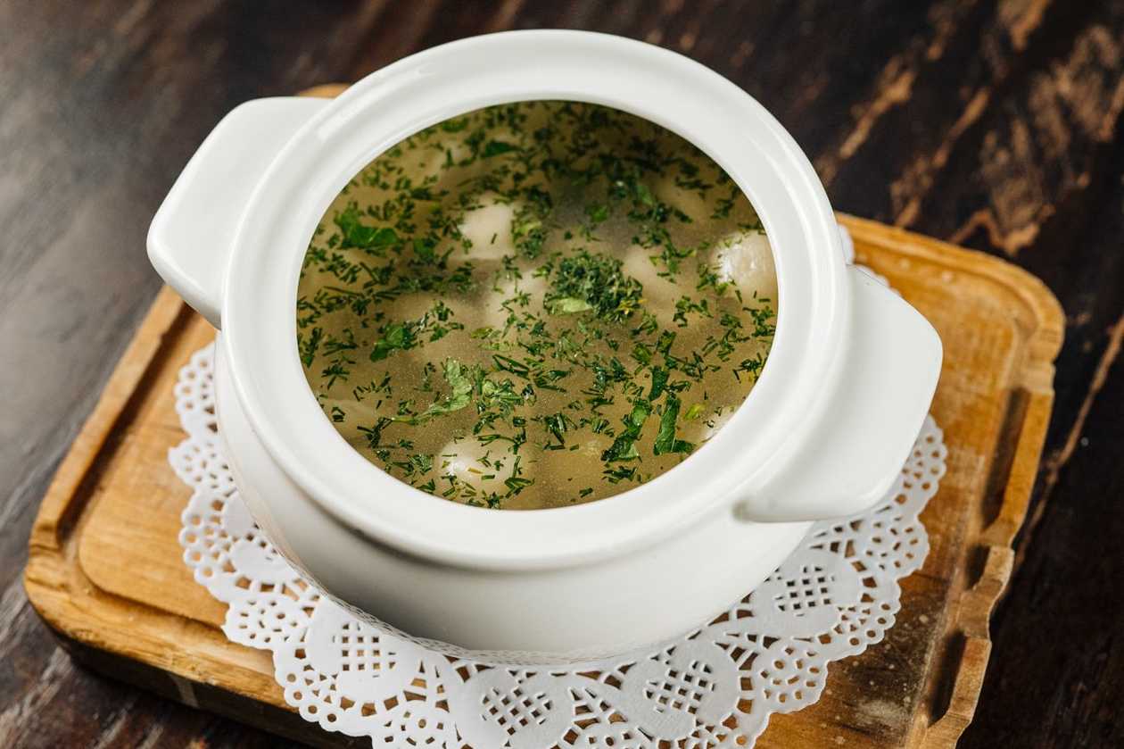 Курячий бульон з пельменями