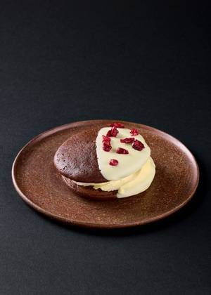 Sour Cherry Whoopie Pie