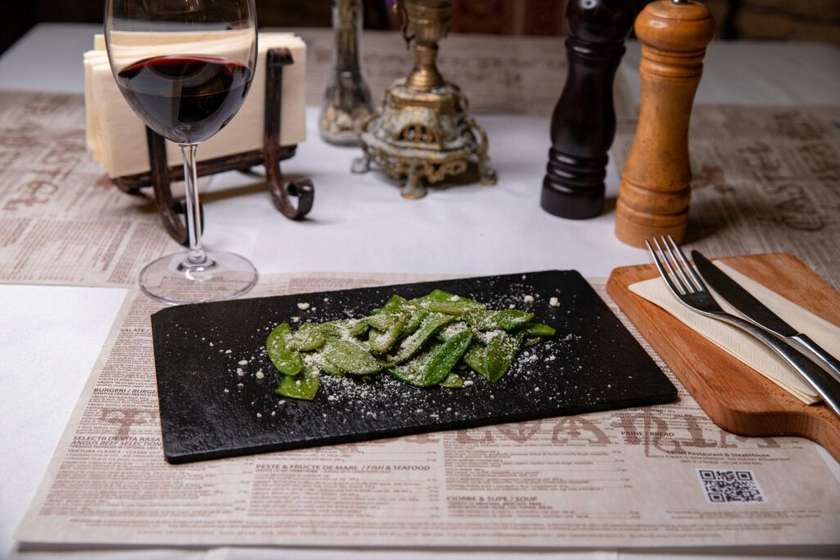 Pea Pods with Garlic