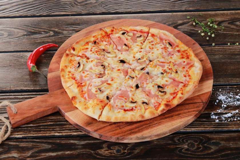 Pizza Prosciutto e Funghi