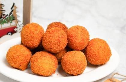 Cheese Balls with Sauce (8 pcs.)