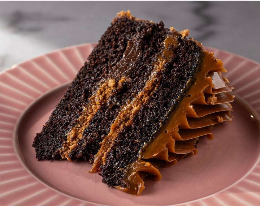 Bolo Crocante de amendoim Doce de leite e Chocolate