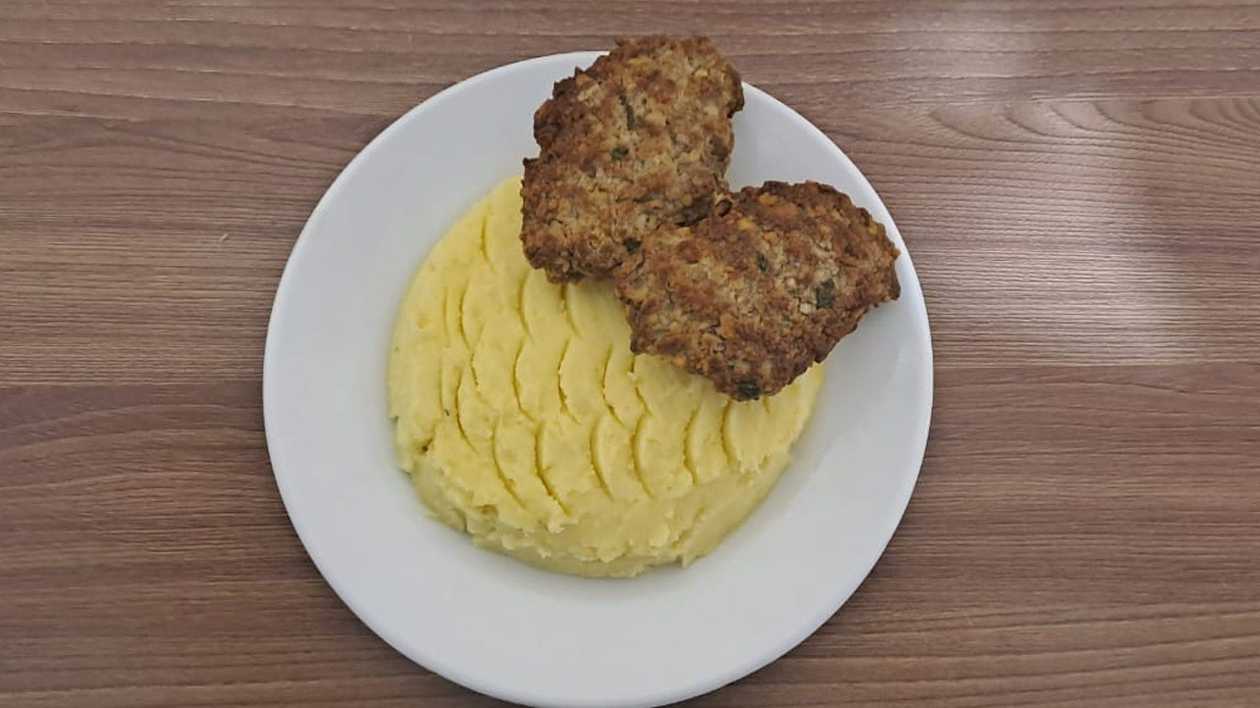 Cutlet with Mashed Potatoes