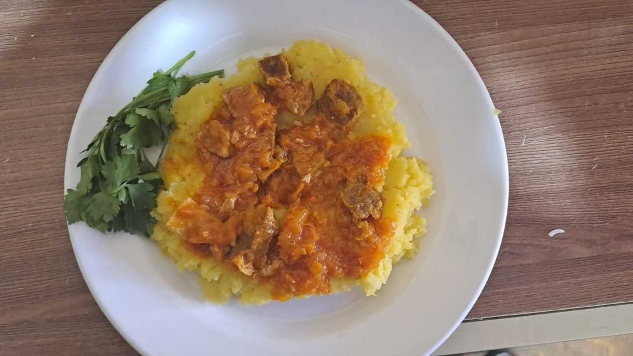 Mashed Potatoes with Beef Stew