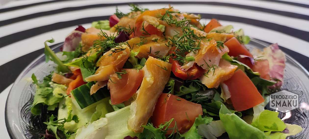 Sałatka z Łososiem i Warzywami