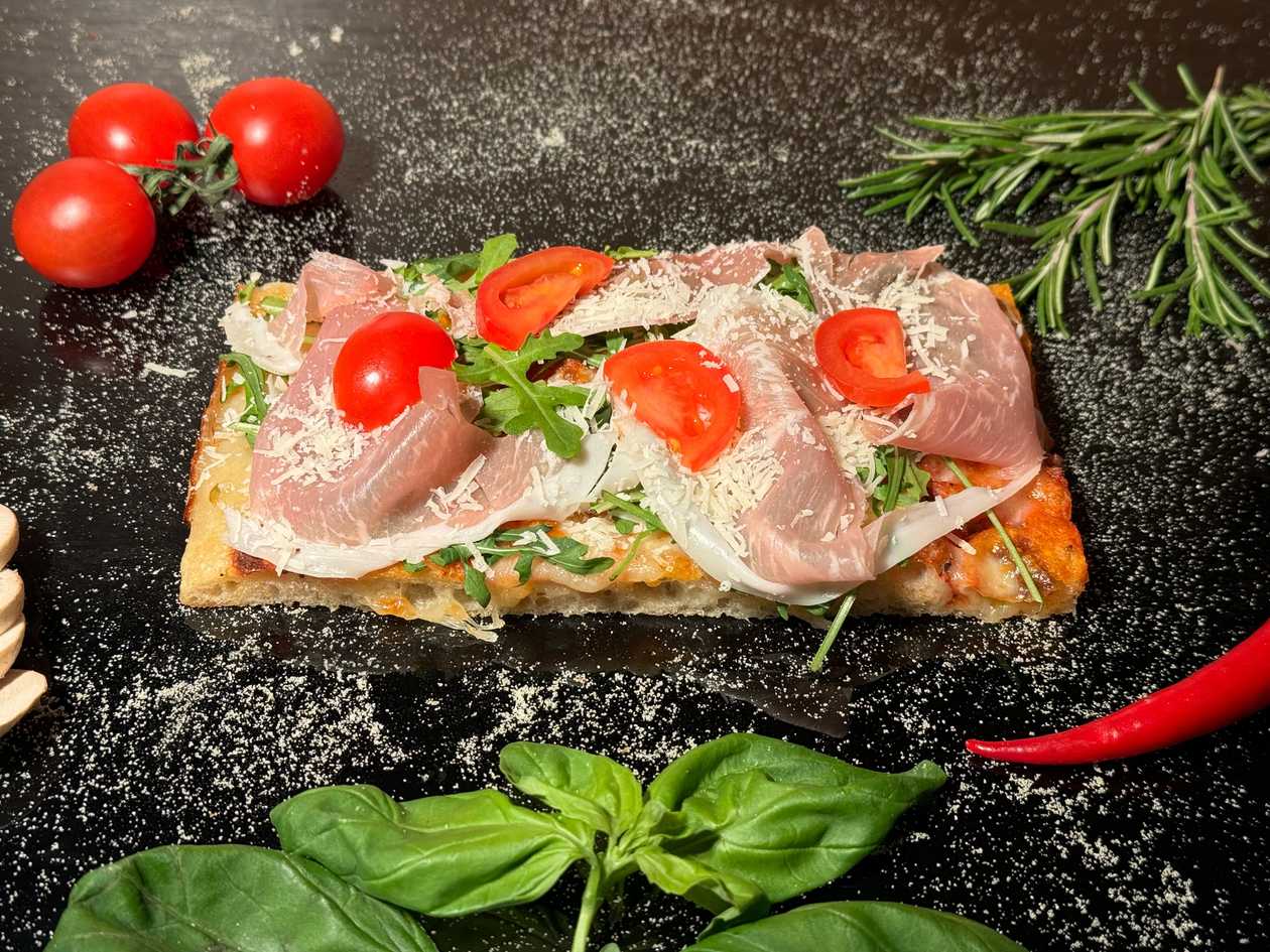 Pizza prosciutto crudo și rucola