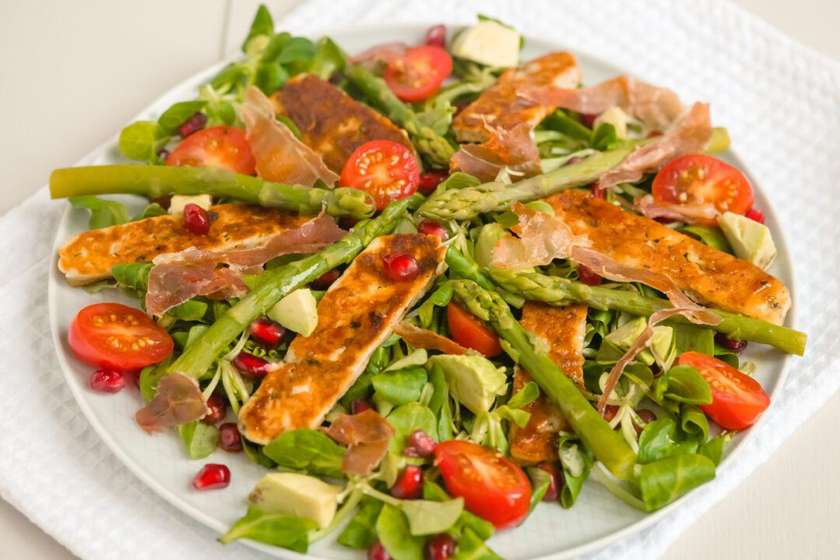 Quinoa salad with halloumi bread and pomegranate