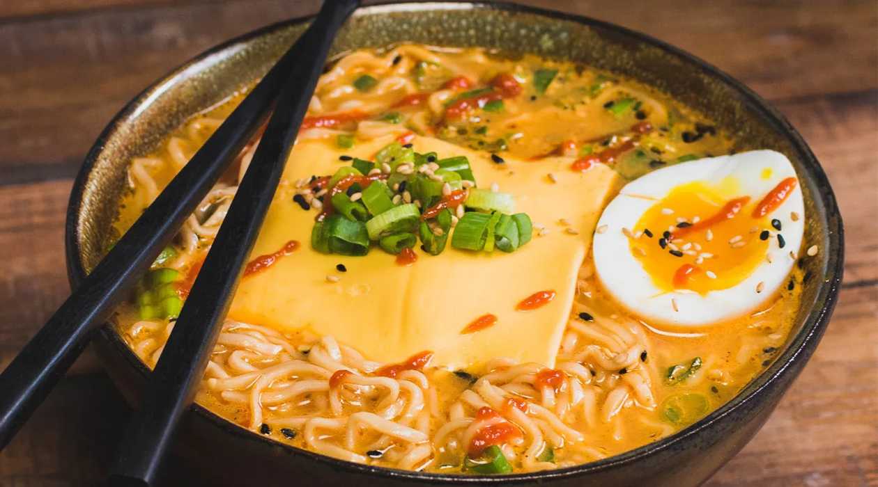 Spice ramen with cheese