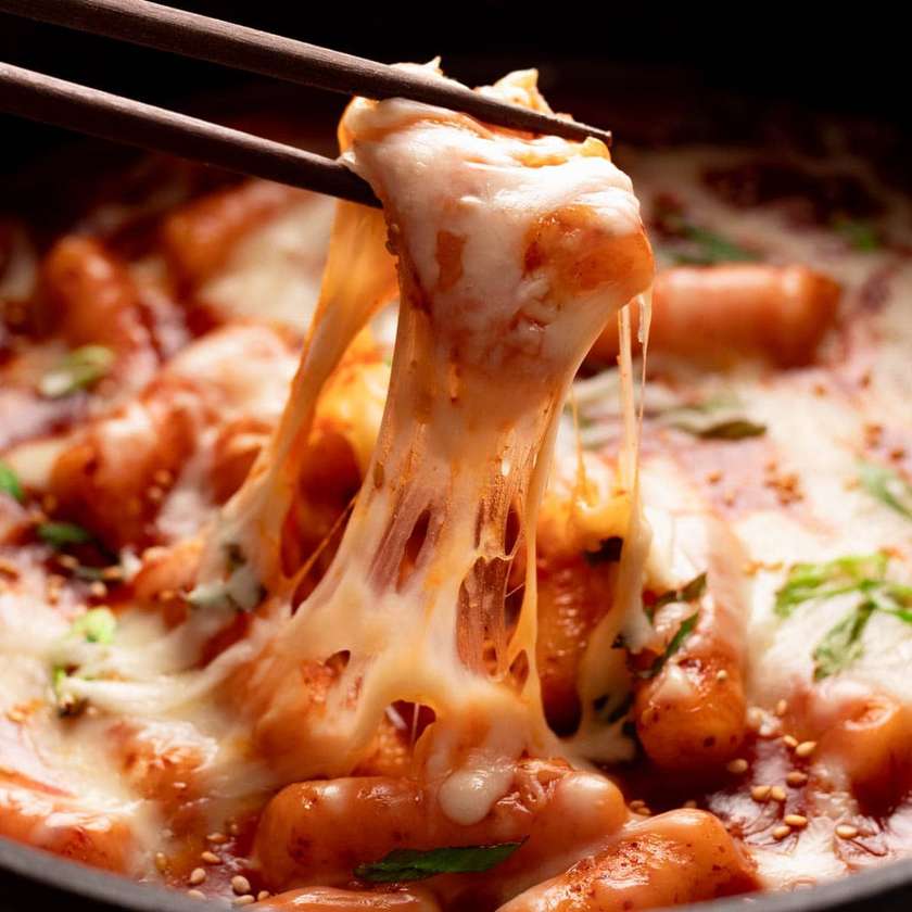 Tteokbokki with cheese