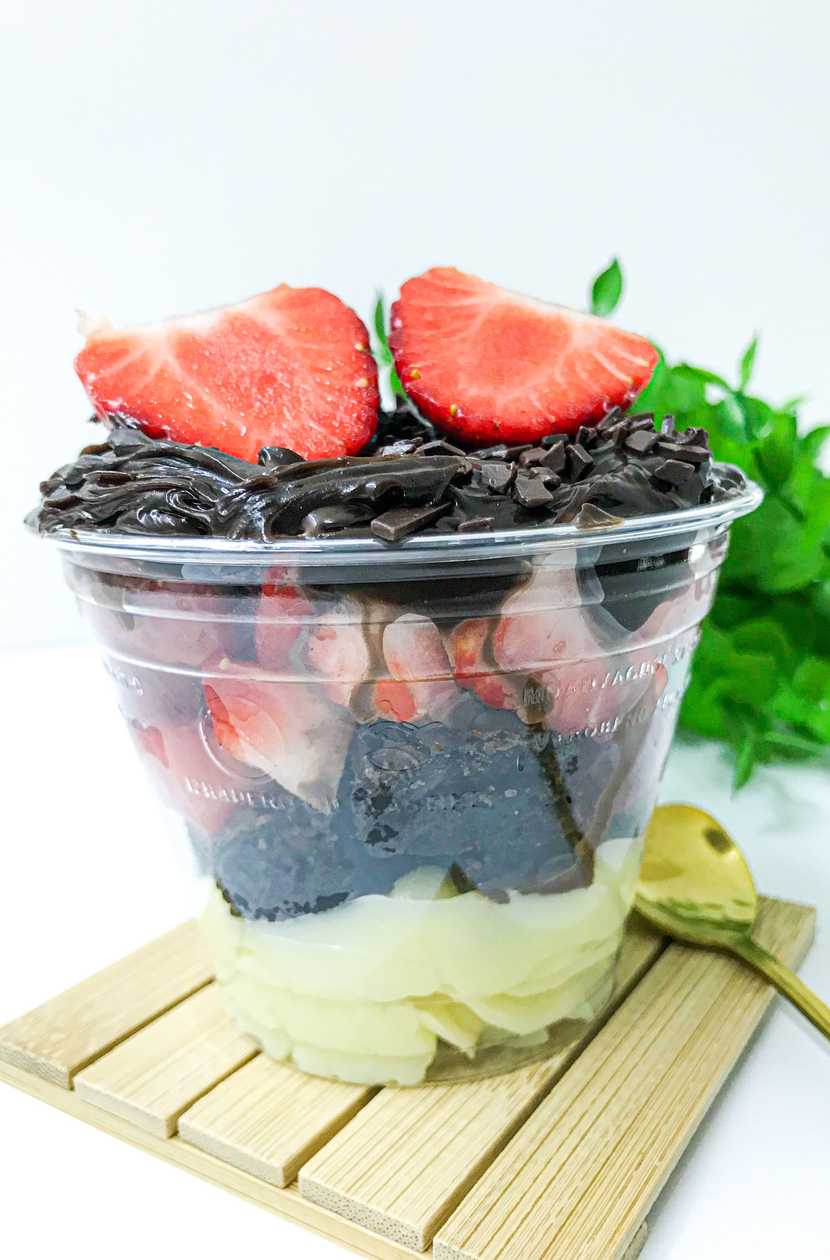 Copo da Felicidade Brownie com Morango