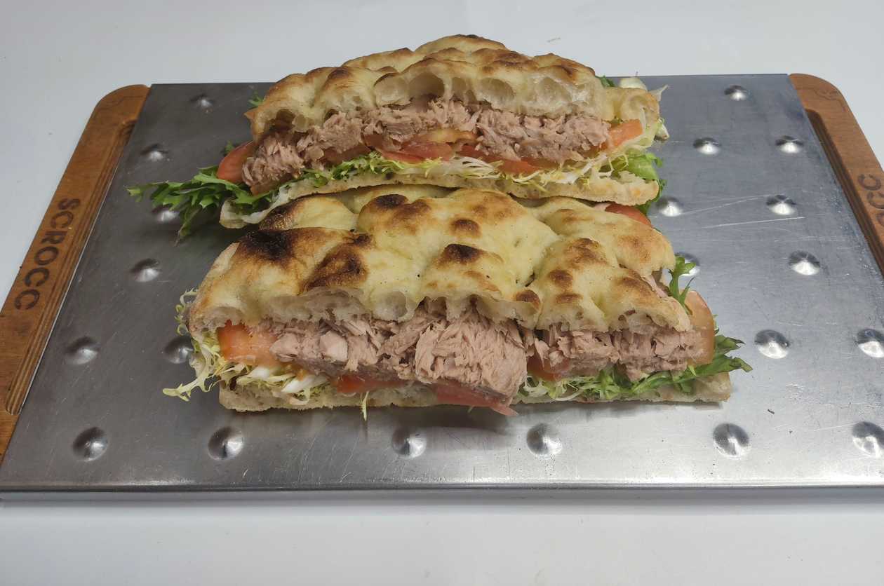 PANSCROCC TOMATO AND TUNA (2 Pieces)