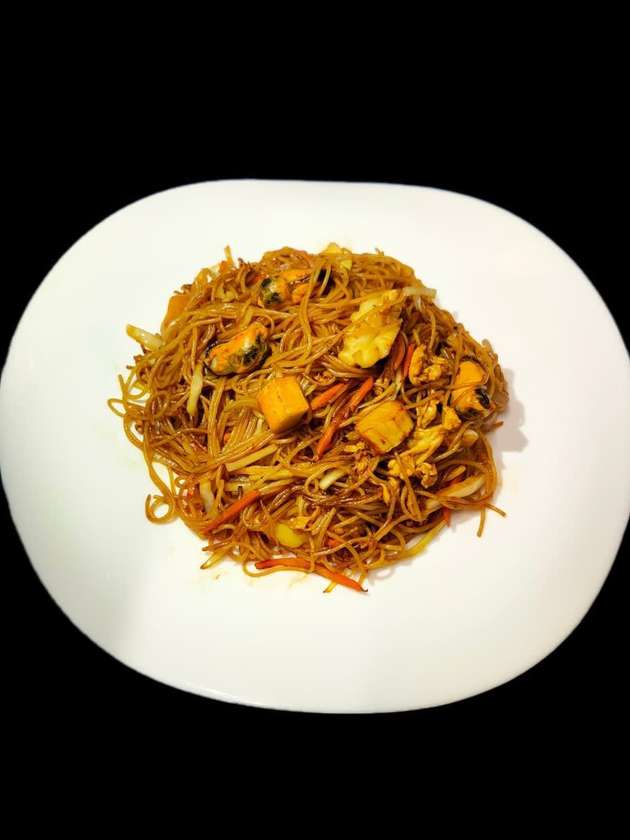 Spaghete de Orez cu Fructe de Mare