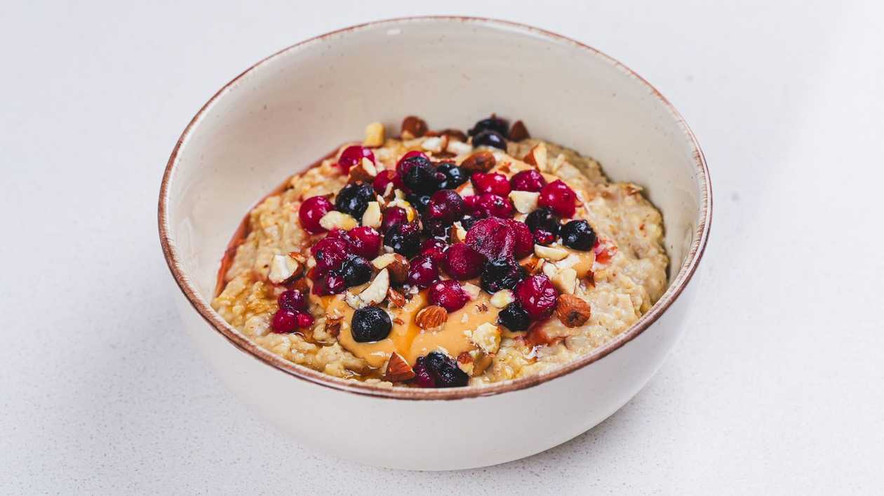 Peanut Butter & Berries Oatmeal