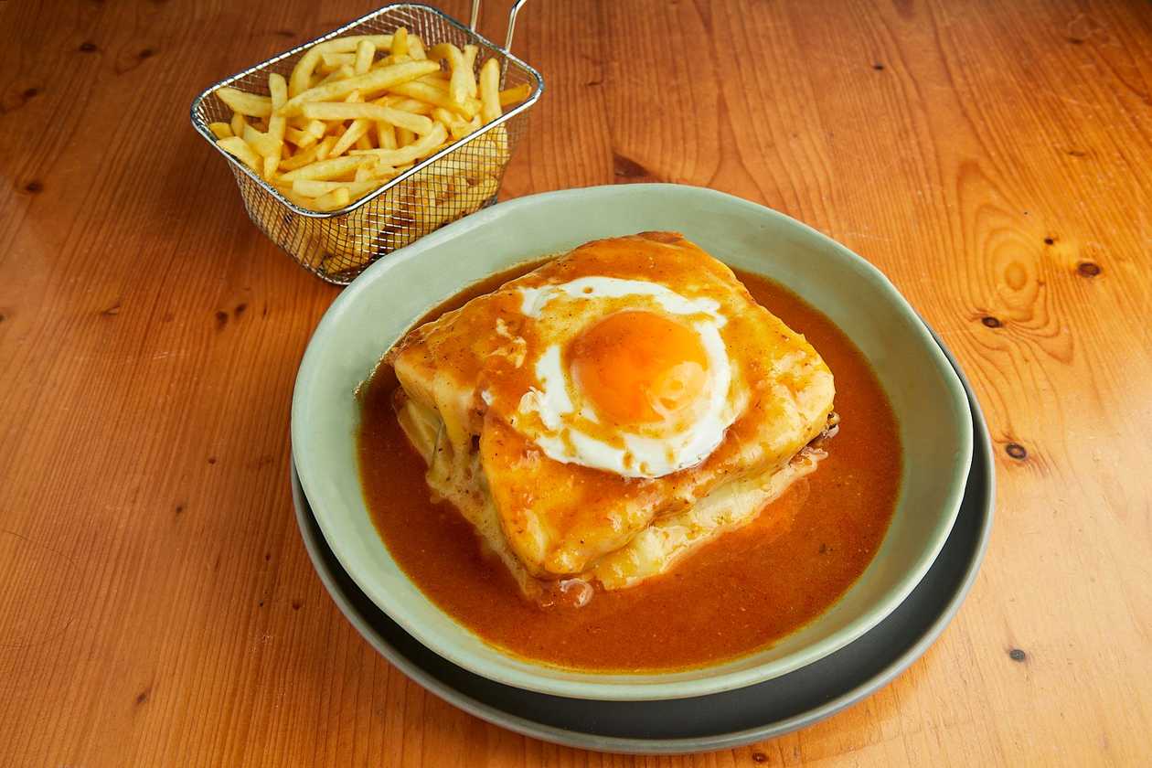 Francesinha Especial com Tudo