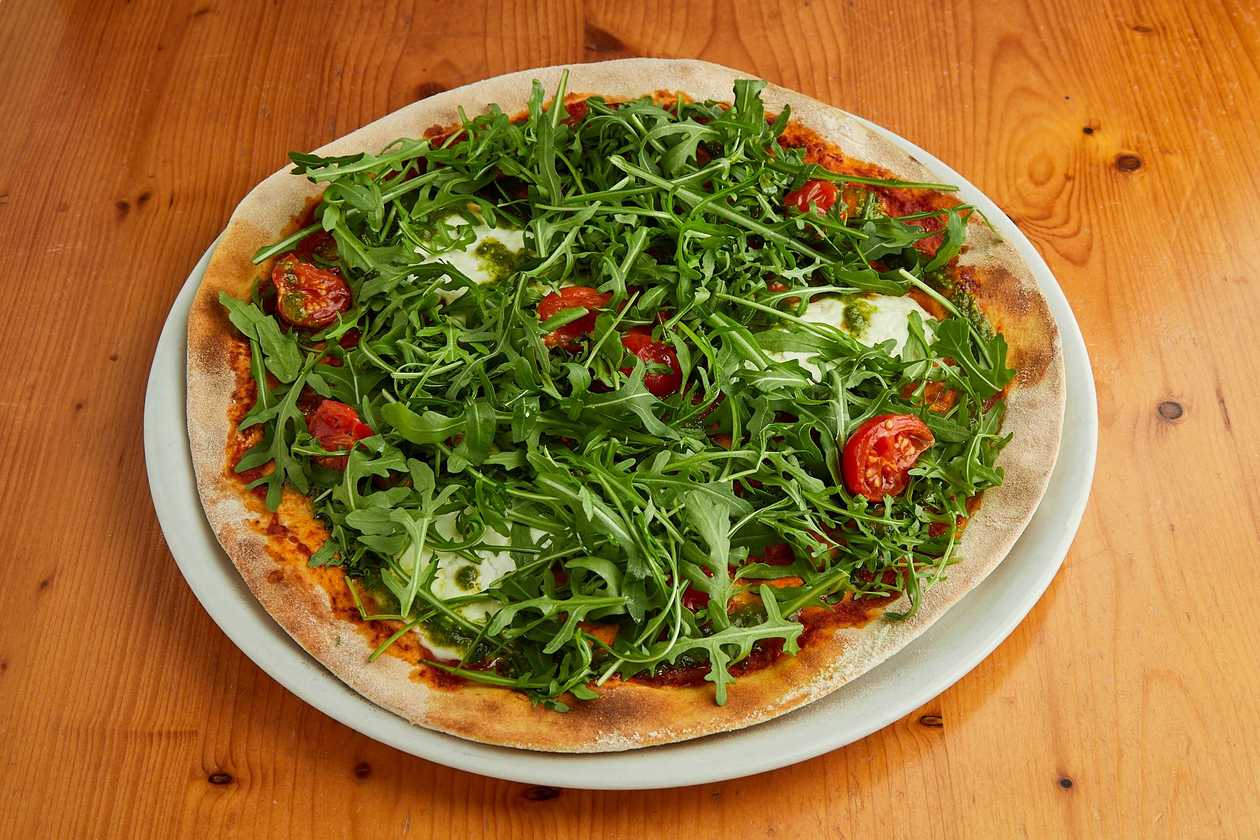Pizza Caprese Al Pesto