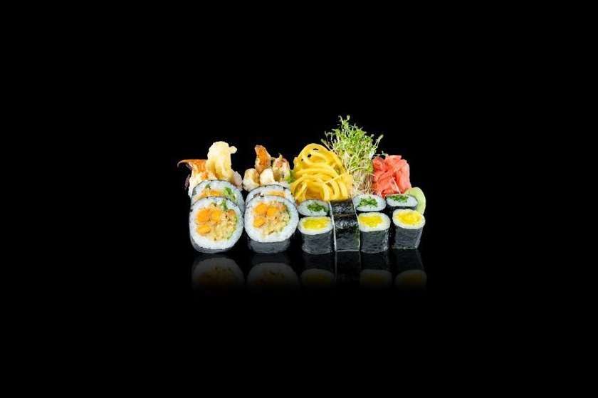 Lunch 8 wegetariański 14 szt. + sałatka wakame gratis