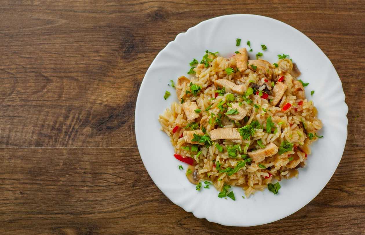 M25 Křupavá Kuřecí Prsa s Omáčkou a Rýží