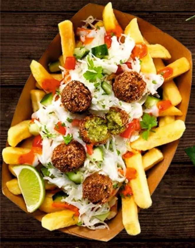 Falafels Love Poutine + 1 Salata Coleslaw GRATIS
