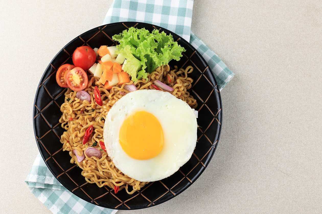 Indomie with Chicken and Egg
