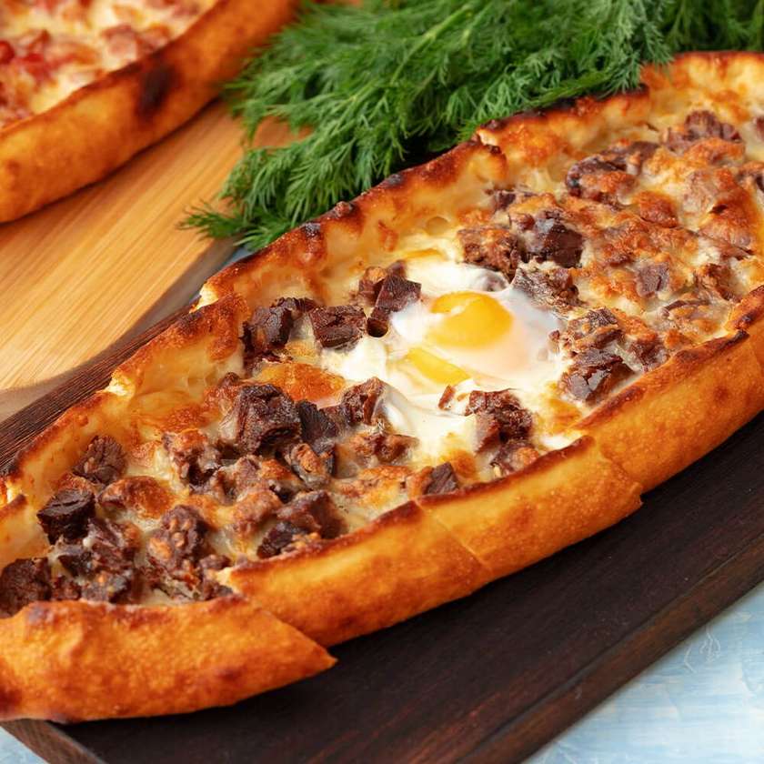 QUSBASİLİ PENDİRLİ YUMURTALI PİDE