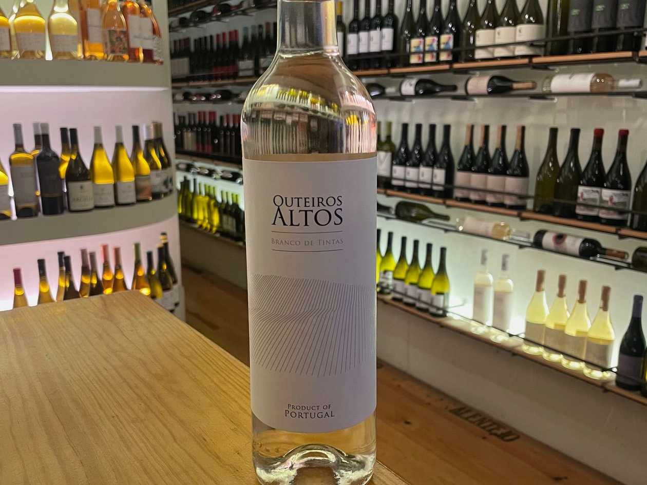 Outeiros Altos branco de tintas 2023