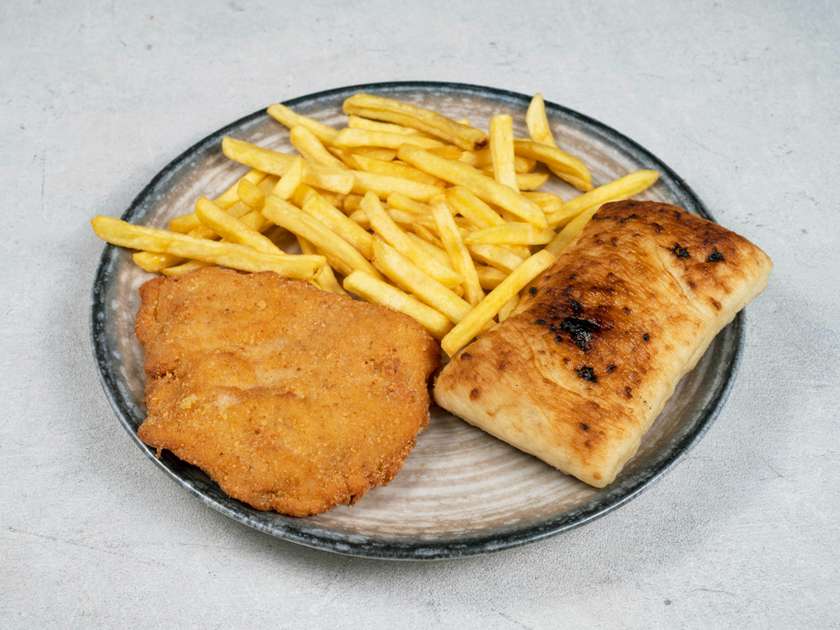 Wiennese chicken steak with fries and tartaruga bread