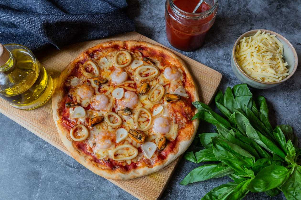 Seafood Pizza